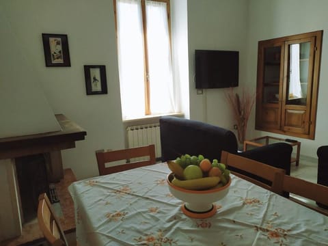 Bright appartment refurbished in historical center Apartment in Spoleto