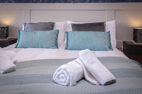 Ocean View Apartments - Mayfair - Sleeps 11 Apartment in Blackpool