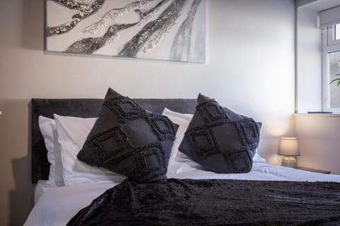 Ocean View Apartments - Sloane - sleeps 5 Apartment in Blackpool