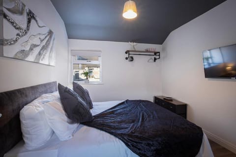 Ocean View Apartments - Sloane - sleeps 5 Apartment in Blackpool