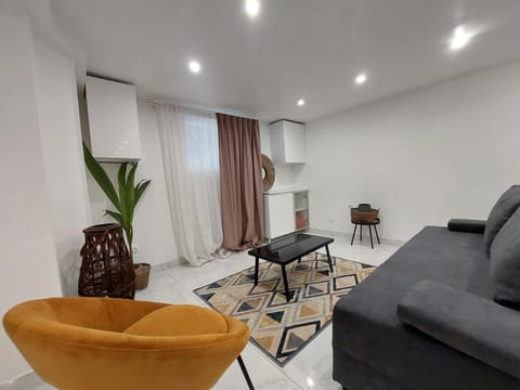 Happy Land Holliday residential Vacation rental in Saint-Denis, France