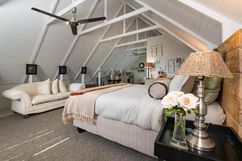 12 On Tindall Bed and Breakfast in Western Cape