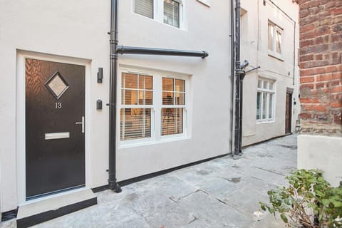 Grumbles Cottage at Loggerhead Yard Vacation rental in Whitby