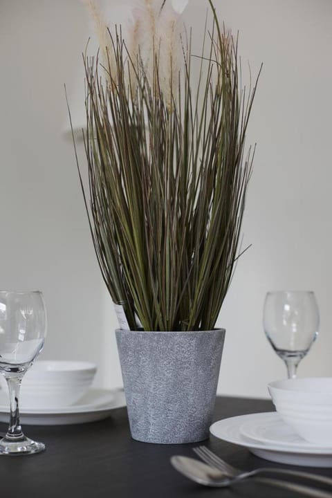 Hayy Vibrant Studios Queensgate Apartment in Huddersfield