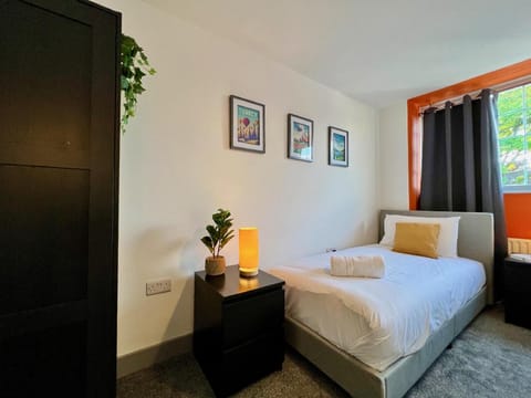 Curzon House One - Contractors or Family Holidays Vacation rental in Cleethorpes