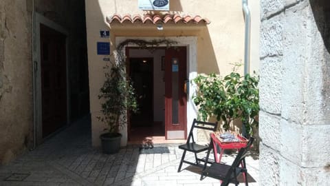 Old Town Charmer Apartment in Poreč