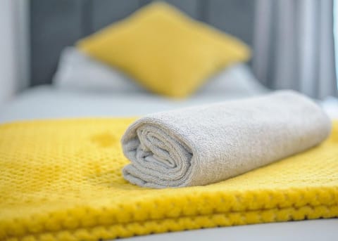 Modern 4 Bedroom Home with Superfast Wi-fi Vacation rental in Metropolitan Borough of Solihull