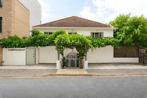 Neighbourgood Romney Bed and Breakfast in Cape Town