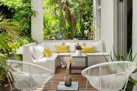 Neighbourgood Romney Bed and Breakfast in Cape Town