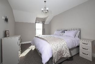 Homestead Hillsborough Apartment in Northern Ireland