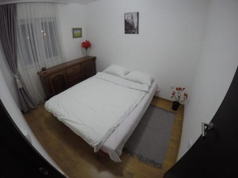 Airport Accommodation 2BR W/Free Private Parking✈ Apartment in Belgrade