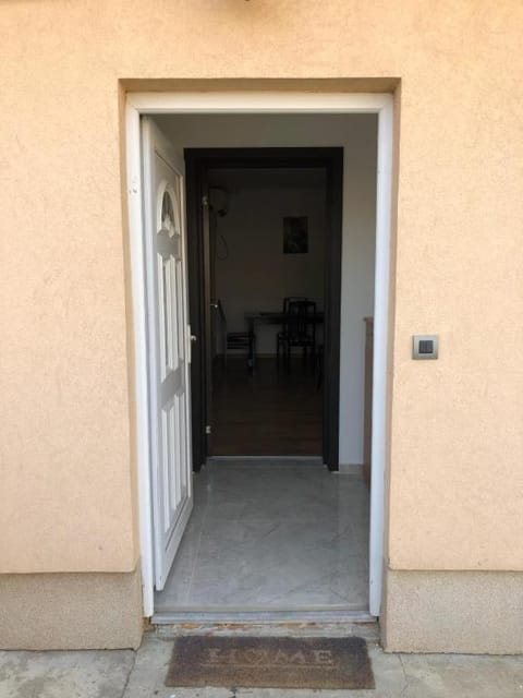 Airport Accommodation 2BR W/Free Private Parking✈ Apartment in Belgrade