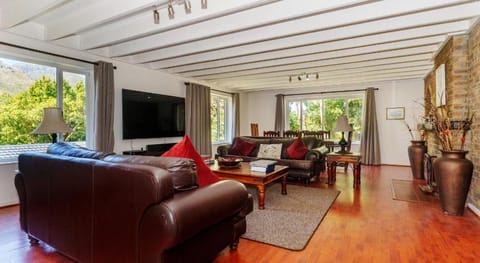 Hout Bay Gem Hotel in Cape Town