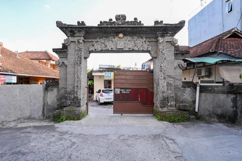 Pondok Syariah Denpasar Mitra RedDoorz Hotel in North Kuta