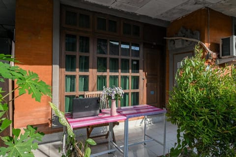 Pondok Syariah Denpasar Mitra RedDoorz Hotel in North Kuta