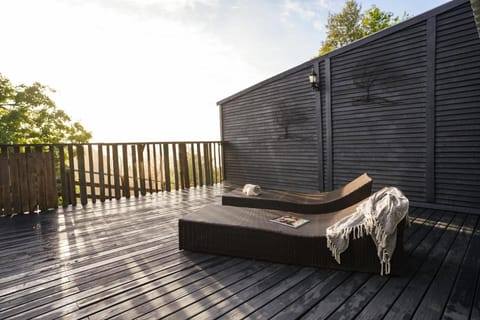 Avemore Vineyard View - wood fired hot tub and full power back up Apartment in Stellenbosch