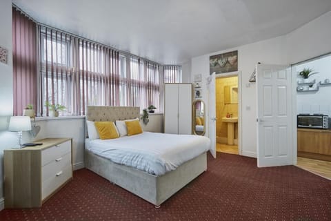 Hayy Studios Comfortable Stays in Deighton Apartment in Huddersfield