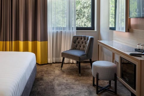 -- ESTE PARK HOTEL -- part of Urban Chic Luxury Design Hotels - Parking & Compliments - next to Shopping & Dining Mall Plovdiv Hotel in Plovdiv