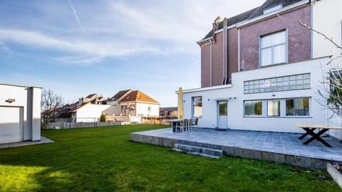 Manoir idéalement situé avec grand jardin Vacation rental in Flanders