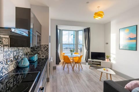 New central seafront apartment- stunning sea views Vacation rental in Aberystwyth