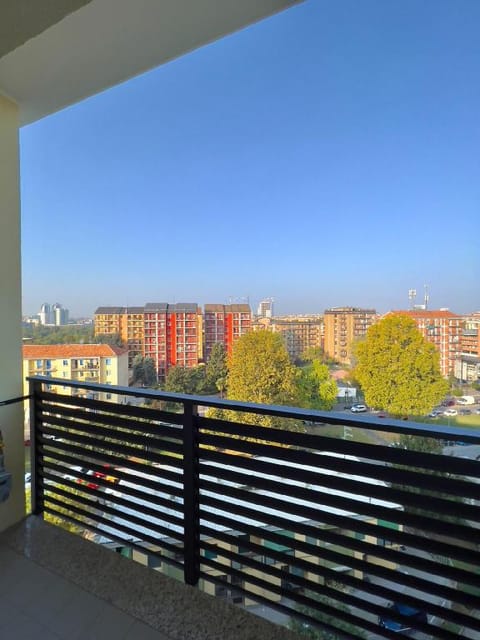 Sunshine Apartment - Metro Inganni Apartment in Milan
