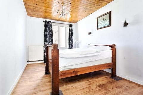 Lovely flat in a house on the 2nd & 3rd floors Vacation rental in Vanves