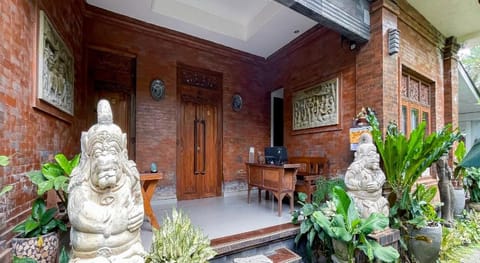 Men Bebas Homestay near Ubud Mitra RedDoorz Bed and Breakfast in Abiansemal