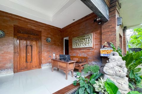 Men Bebas Homestay near Ubud Mitra RedDoorz Bed and Breakfast in Abiansemal