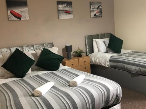 St Annes Apartment 4 - Sleeps 6 - Free Parking Apartment in Lytham St Annes
