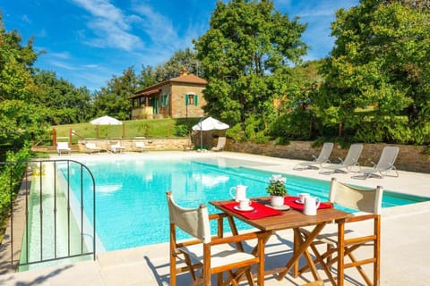 Villa Casale Federica: Large Private Pool, WiFi                                                      Apartment in Arezzo