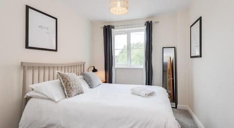 Modern 2 Bedroom Apartment in popular Jericho !!! Apartment in Oxford