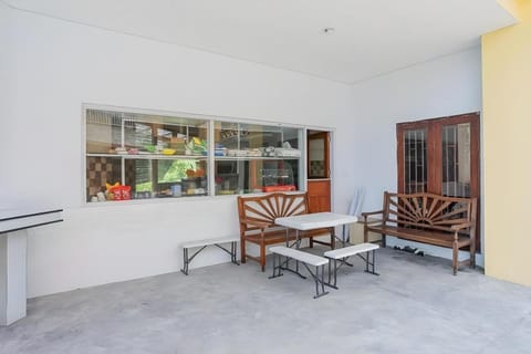 OYO Flagship 90841 The Aulia Stay Hotel in Kuta Selatan