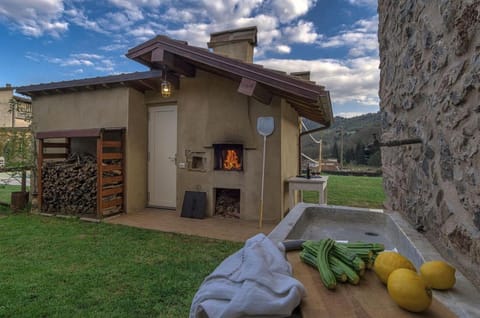 Villa Cristina, modern farmhouse with Private Pool between Lucca and the Beach of Camaiore Apartment in Lucca