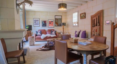 Le Chateau de Candes, sa Tour et ses Suites. Hotel in Centre-Val de Loire