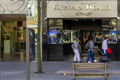 SuitesRus near Diamond District Hotel in Antwerp