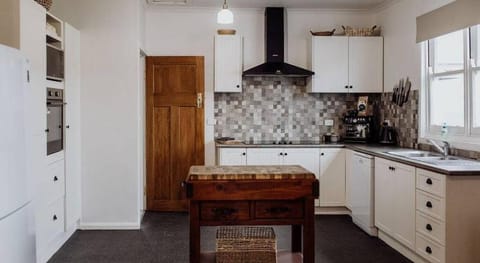 Cottage on Groom - St Marys Charm and Convenience! Vacation rental in Tasmania