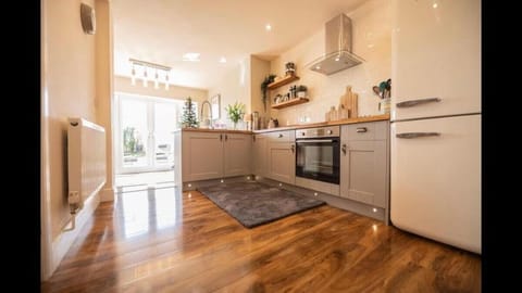 Stunning views, Hot tub, 5 mins to Chester Vacation rental in Chester