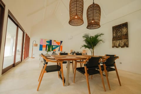 Ubud Luxury 2-Bedroom Villa with Private Pool and BBQ - Serene Escape! Villa in Abiansemal