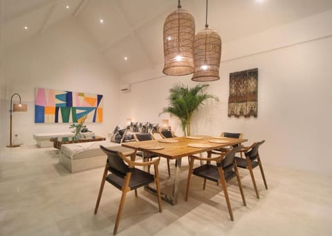 Ubud Luxury 2-Bedroom Villa with Private Pool and BBQ - Serene Escape! Villa in Abiansemal