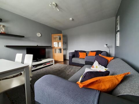 2 Bedroom, free parking & Netflix near hospitals Hotel in Aberdeen