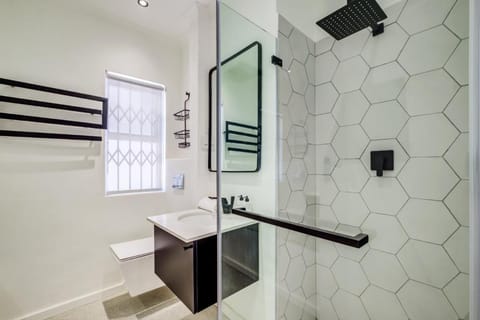 De Waterkant Townhouse with pool access 116 DWP Apartment in Cape Town