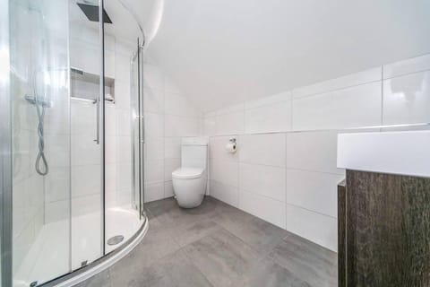 Entire house - 14 Helena House Lux Apartment Apartment in Reading