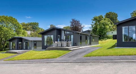 Dewin Bach - Luxury Lodge, Hot Tub, Close to Beach Apartment in Saint Florence