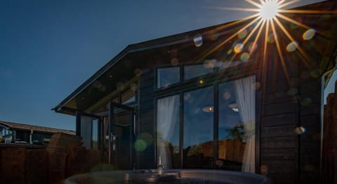 Dewin Bach - Luxury Lodge, Hot Tub, Close to Beach Apartment in Saint Florence