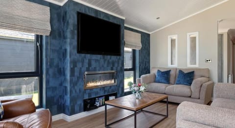 Dewin Bach - Luxury Lodge, Hot Tub, Close to Beach Apartment in Saint Florence