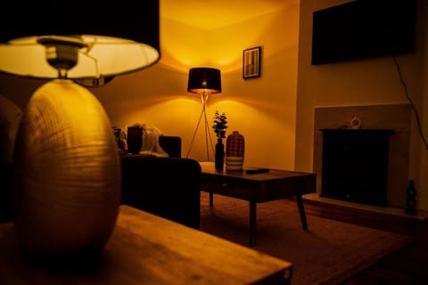 2 BDR House At Caledonia Luxe Stays Short Lets & Serviced Accommodation Alloa Vacation rental in Scotland