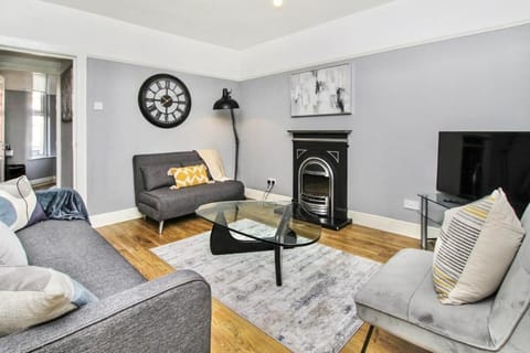 City Centre 3 Bed House for Large Groups Vacation rental in Liverpool