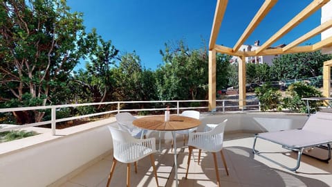 Villa Zoe: One-Bedroom Apartment - Private Pool  Apartment in Komiža