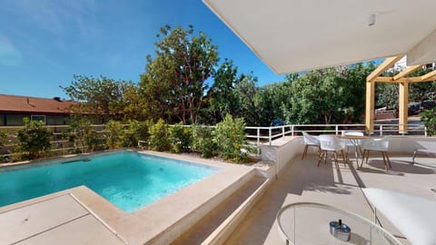 Villa Zoe: One-Bedroom Apartment - Private Pool  Apartment in Komiža