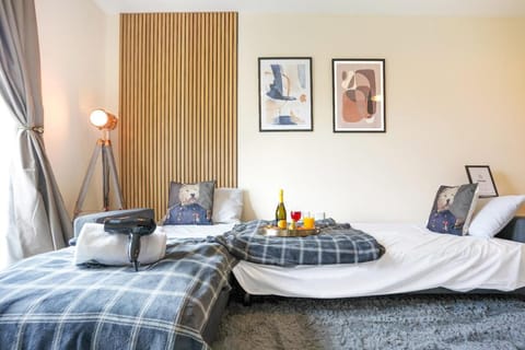 Canal View Apartment - City Centre - Free Parking Apartment in Northampton